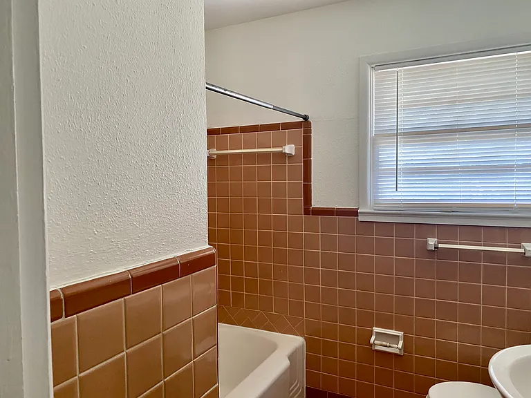 425 Bondstone Dr — Photo 8
