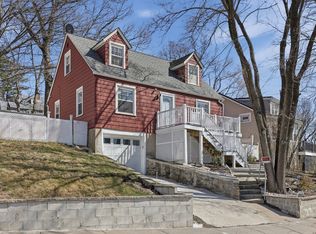 32 Indian Lake Pkwy, Worcester, MA 01605