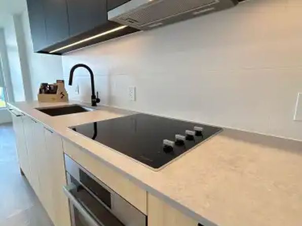 1 bedroom rental in Surrey — photo 2