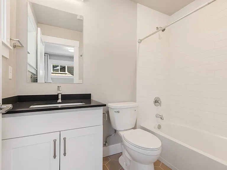 9519 5th Ave NE #B — Photo 13