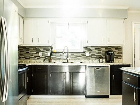 3rd image of 3900 Oakus Dr