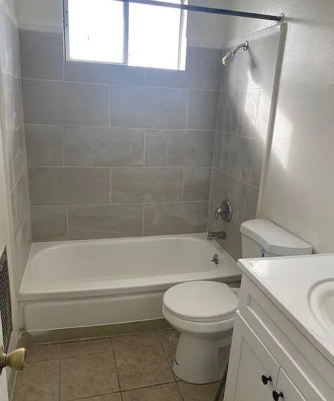 11446 Califa St #6 — Photo 2
