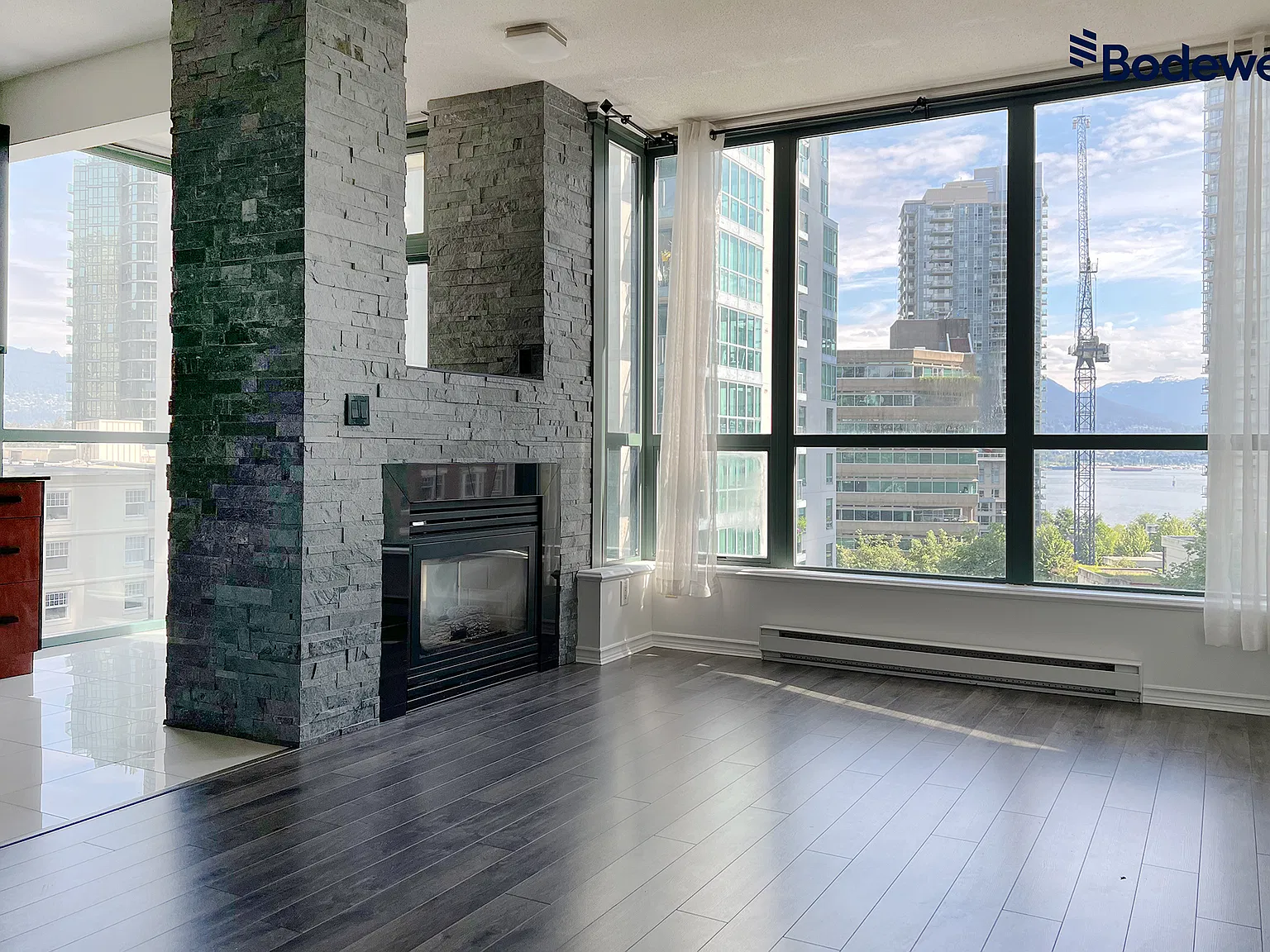1239 Georgia St W — Photo 2