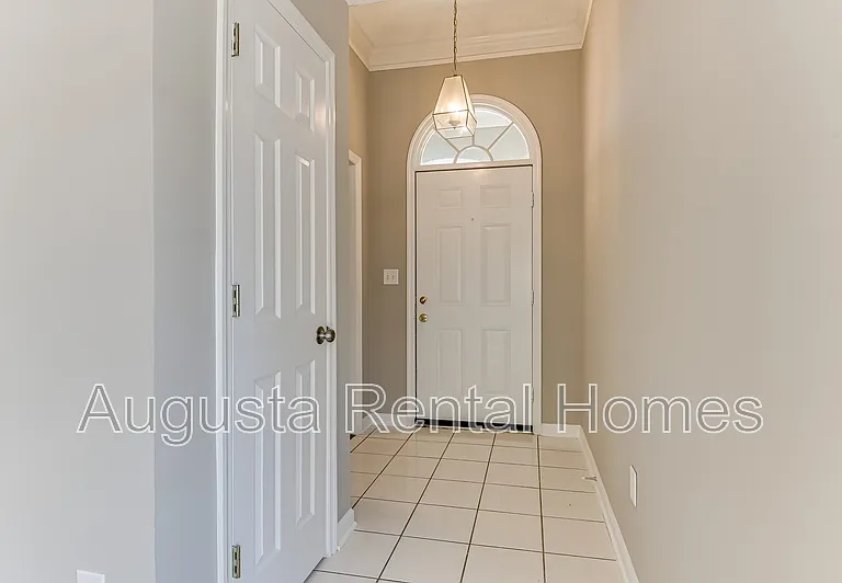 208 Stonington Dr — Photo 8