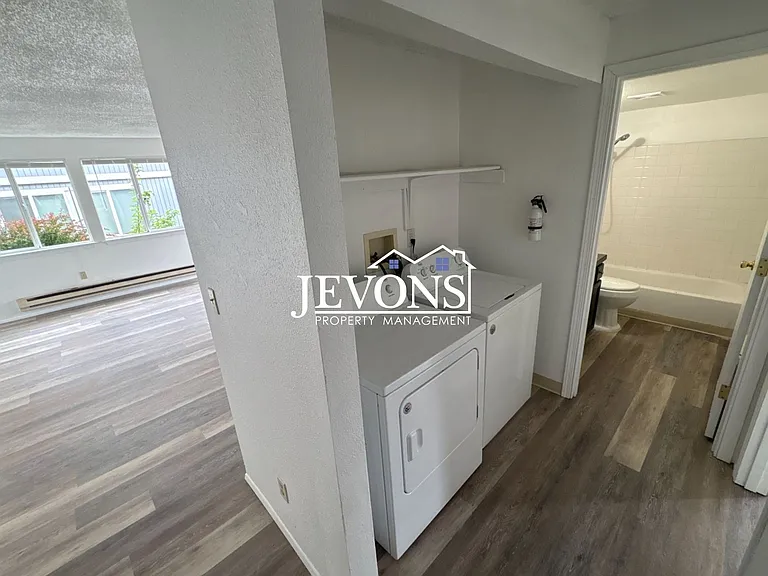 1722 E 56th St #1 — Photo 7