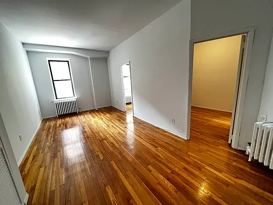 Rented by Salon Realty Corp | media 7