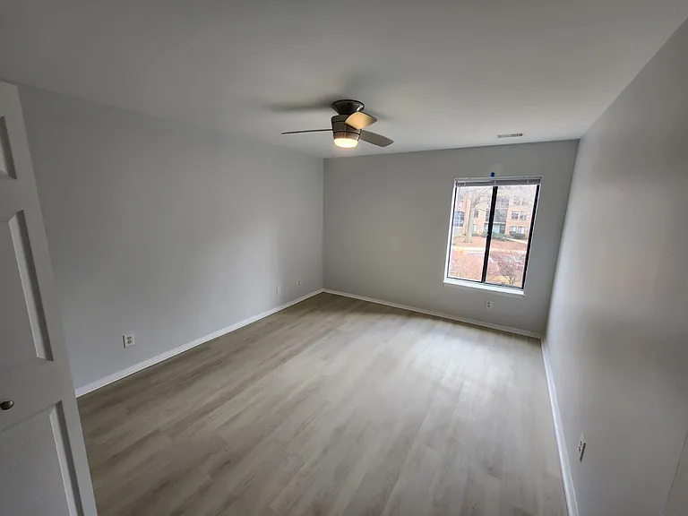11319 Commonwealth Dr #102 — Photo 21