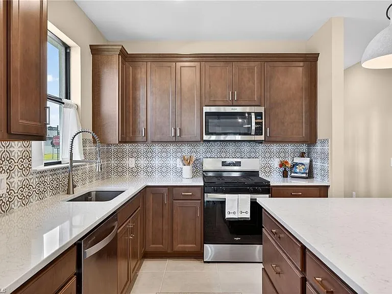 20548 Pebble Glen Dr — Photo 16