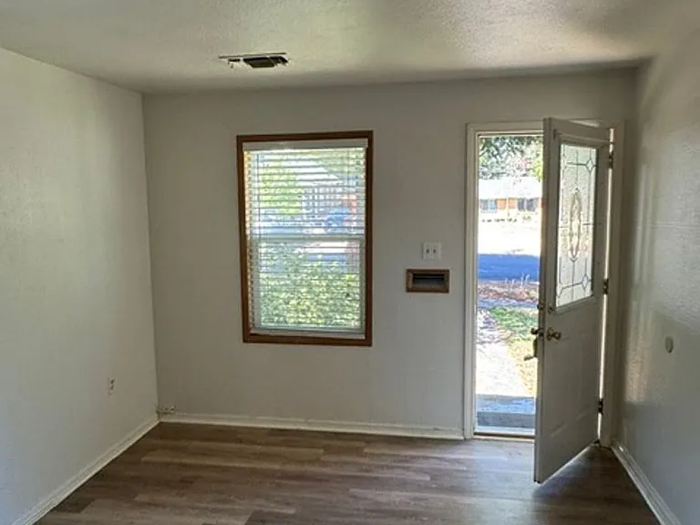 809 King St — Photo 5
