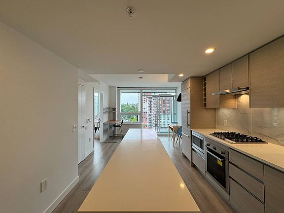 2nd image of 823 Carnarvon St #1803