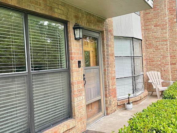 2nd image of 4211 Newton Ave APT 117