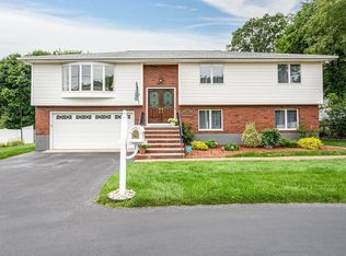 98 Lynn Fells Pkwy, Saugus, MA 01906