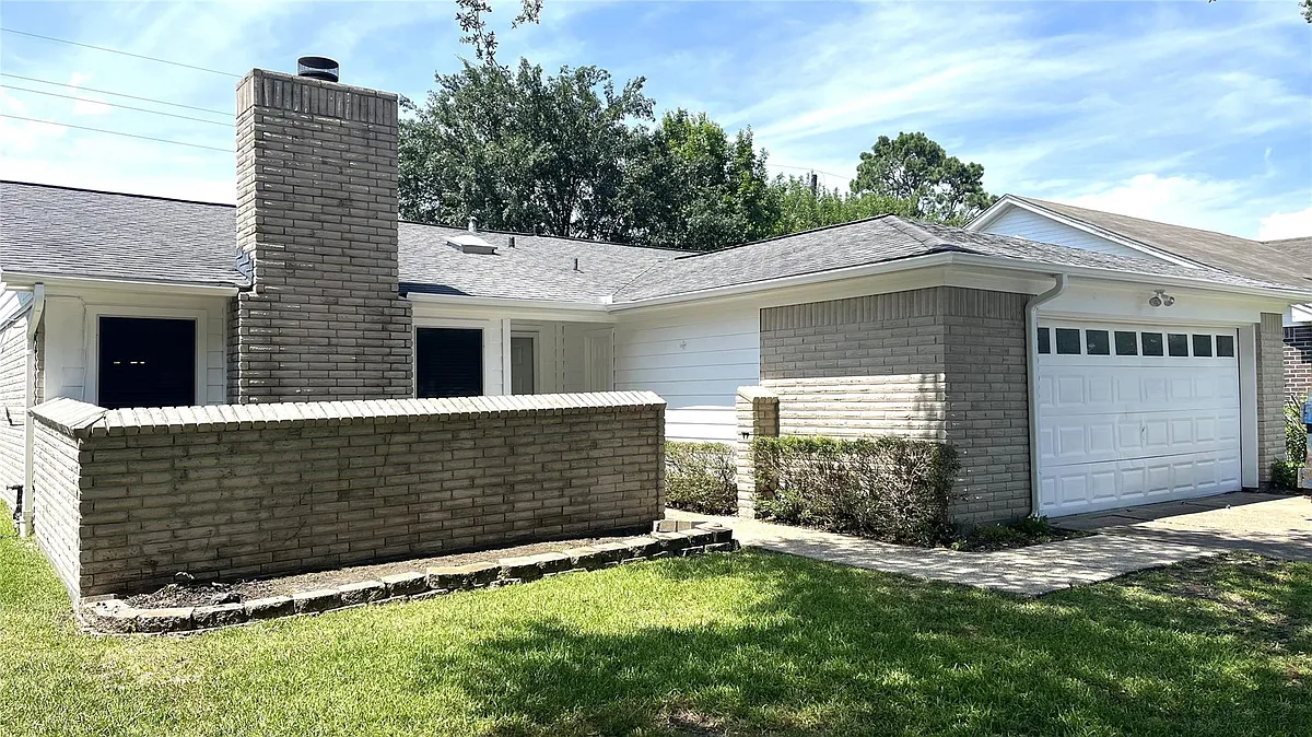 Building Photo - 9959 El Chaco St