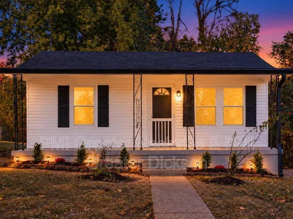 808 W 2nd St, Dickson, TN 37055