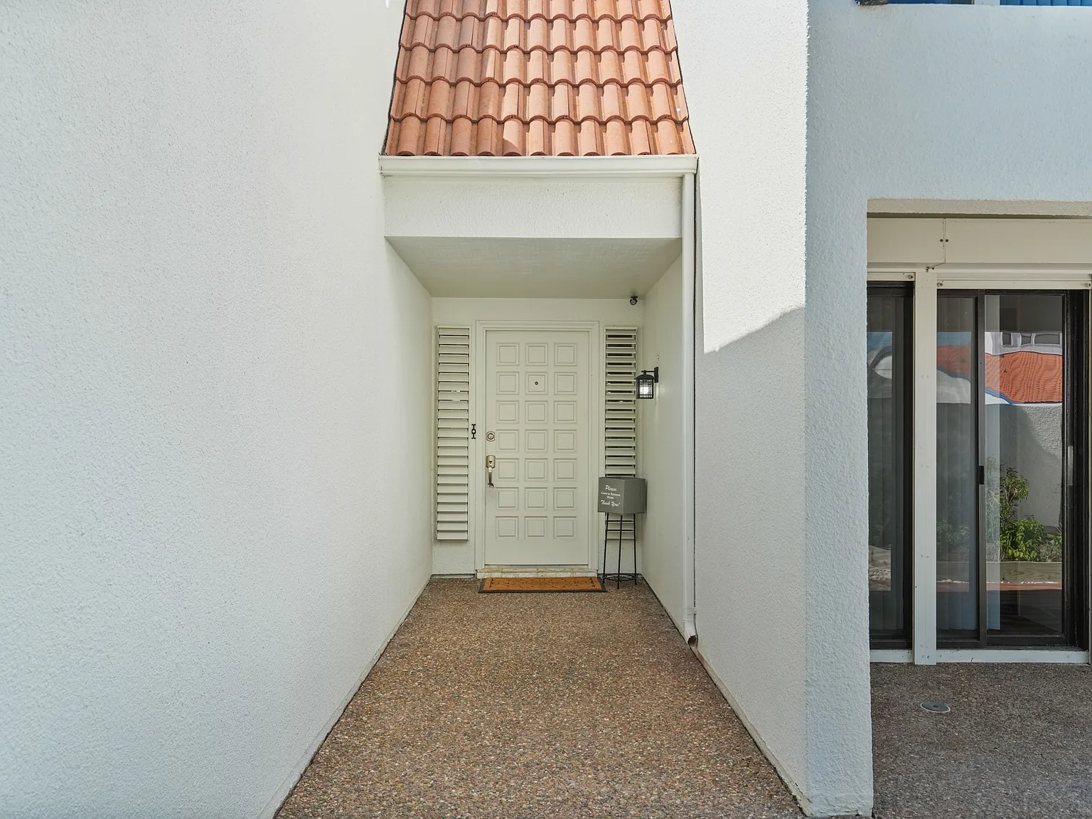 3 bed, 2.5 bath, 1952 sqft, $3,850 — Photo 2