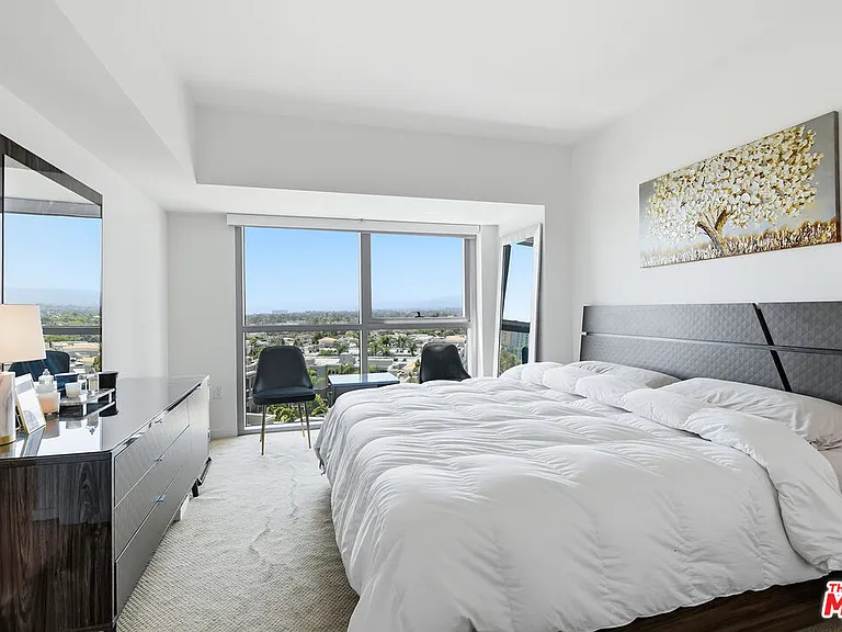 13700 Marina Pointe Dr #910 — Photo 16
