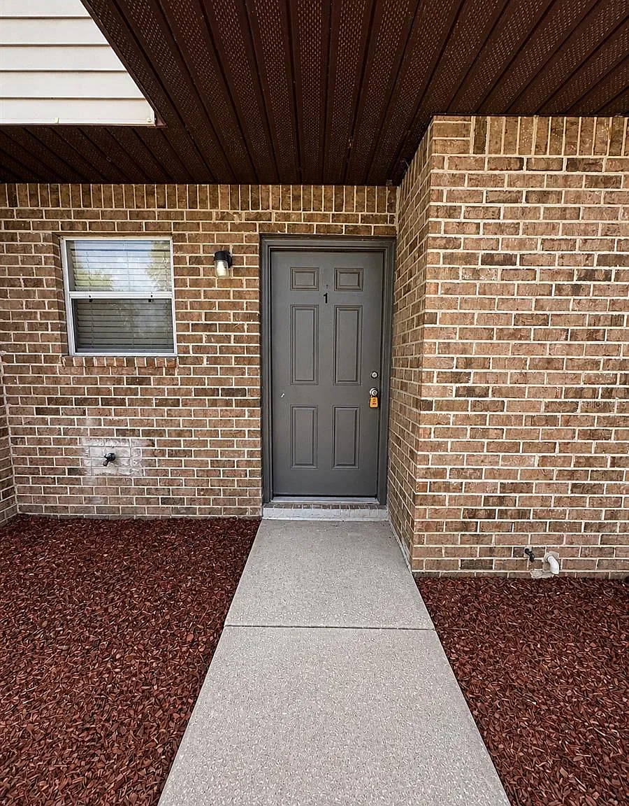 2 bed, 1.5 bath, 938 sqft, $1,379 — Photo 4