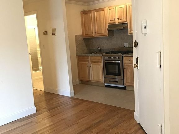 2nd image of 3021 31st St APT 2
