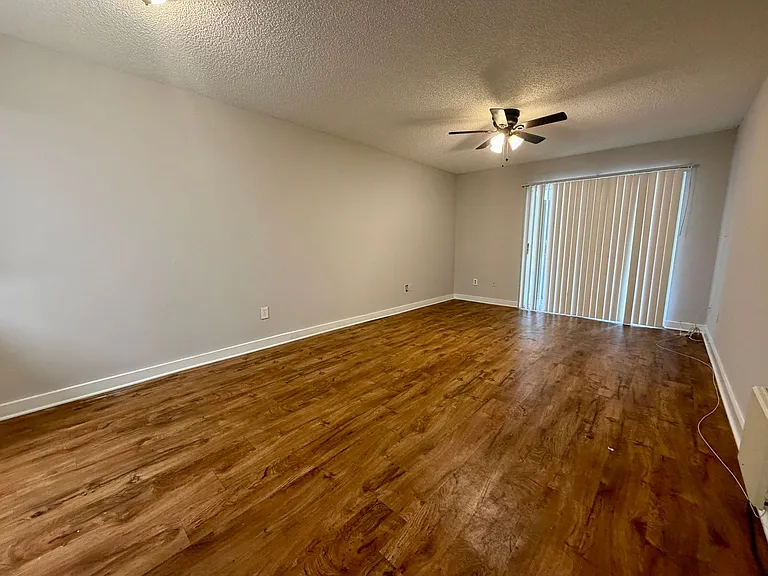 J Wyoming Apartments — Photo 7