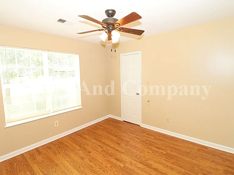 5961 Kentwood Dr — Photo 12
