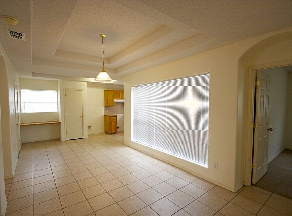 4th image of 5831 N 43rd Ln