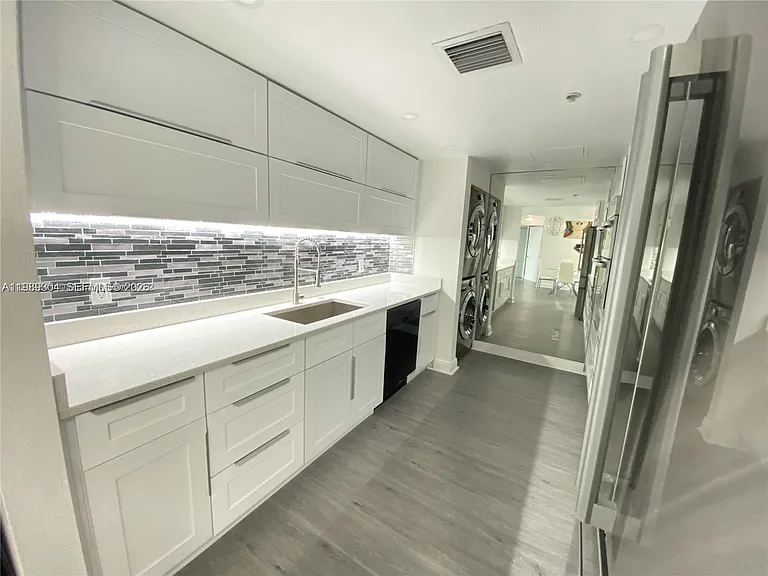500 NE 29th St #608 — Photo 7