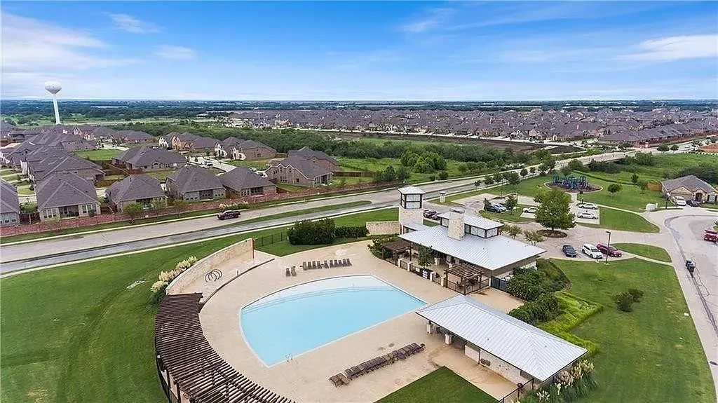 4 bed, 3.5 bath, 2423 sqft, $2,700 — Photo 3