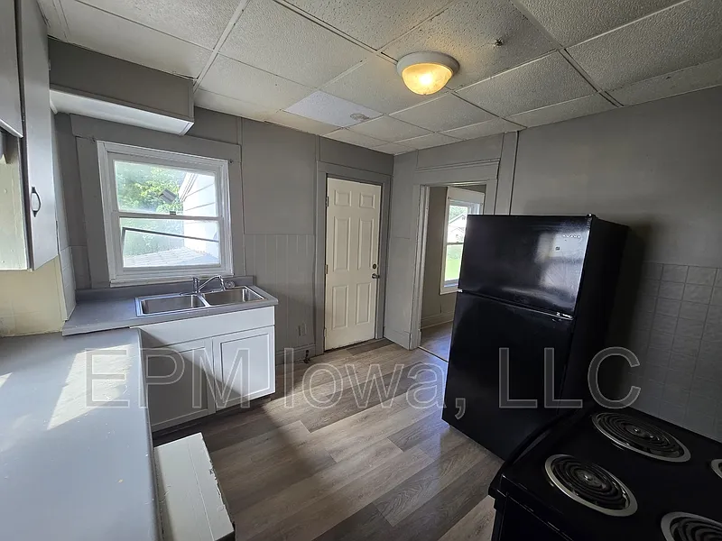 3 bed, 1.0 bath, 1047 sqft, $925 — Photo 4