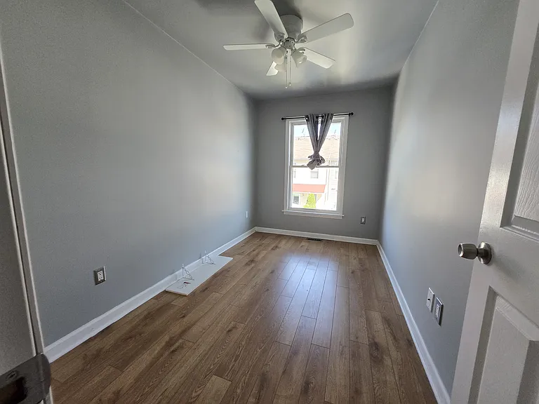 3566 Edgemont St — Photo 6