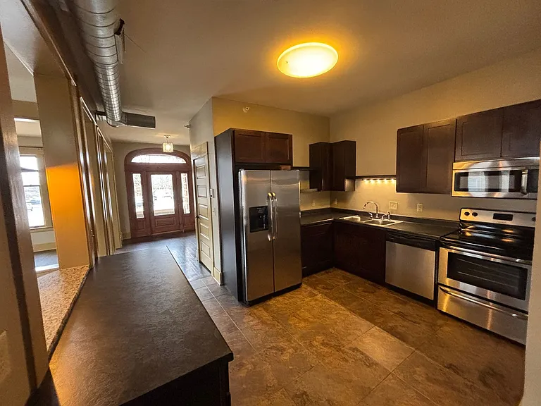 641 19th Street 1821 Woodland Ave — Photo 4