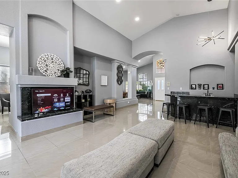 1400 Castle Crest Dr — Photo 16