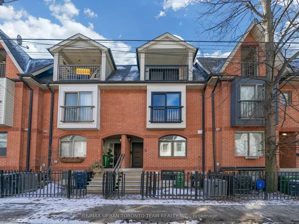 5 Wascana Ave, Toronto, ON M5A 1V6