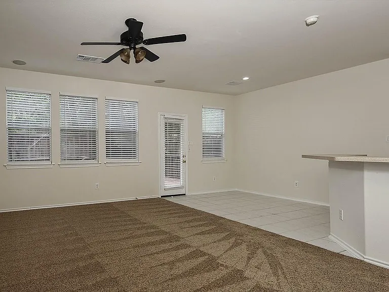 102 Blue Creek Ct — Photo 4