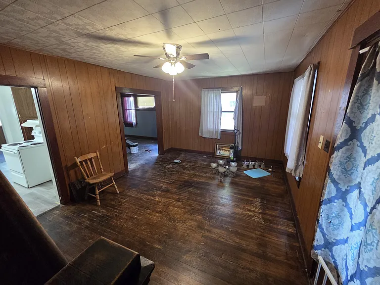1216 SW Boswell Ave — Photo 3