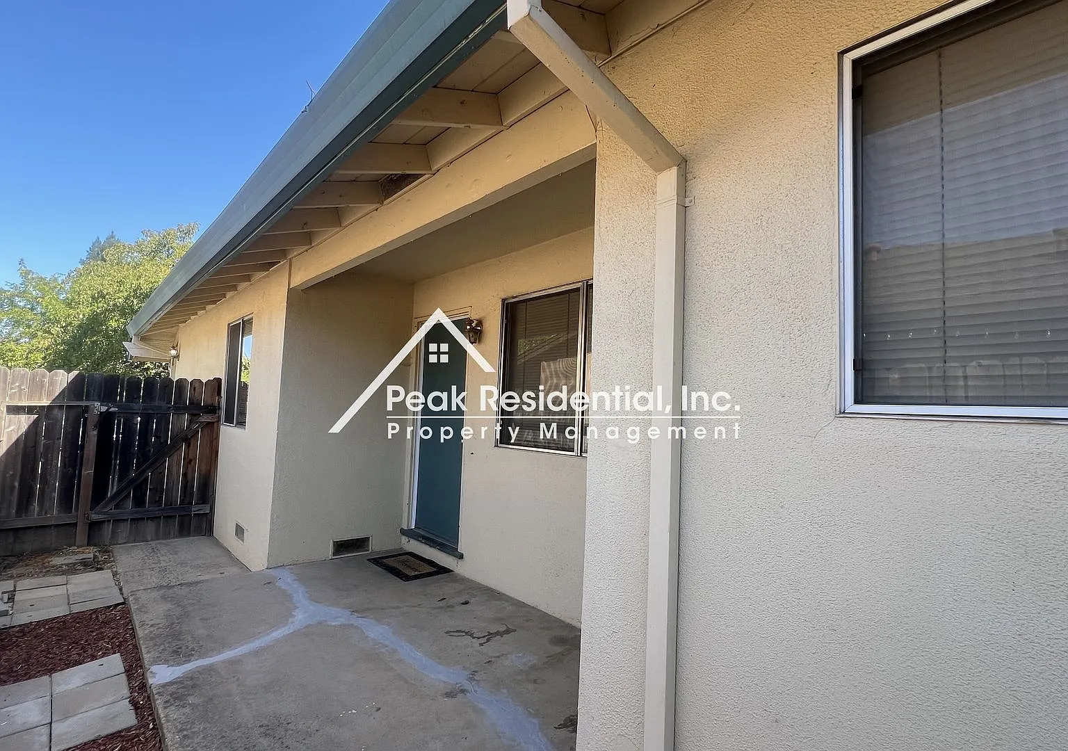Charming Citrus Heights 2bd/1ba Home with 1 Car Garage — Photo 4