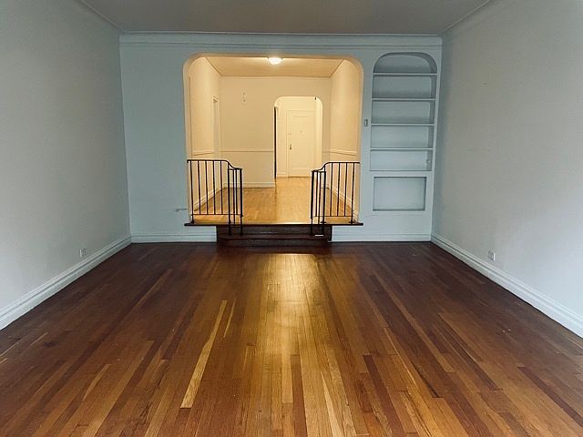 2nd image of 3240 Henry Hudson Pkwy E #5R