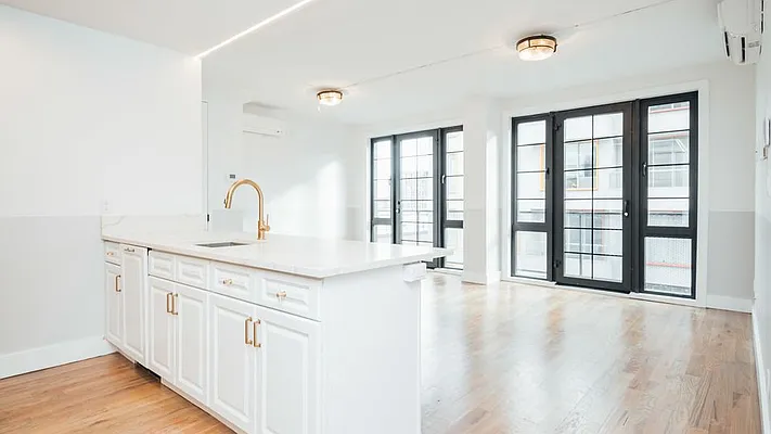 Rented by Nooklyn NYC LLC | media 124
