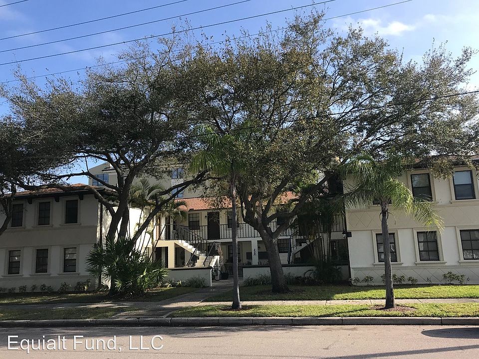 1st image of 209 Columbia Dr APT 9