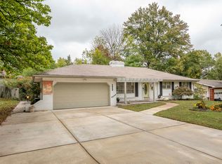 3060 S Greenbriar Ave, Springfield, MO 65804