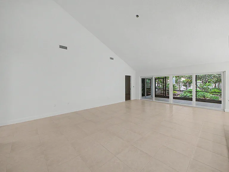 303 Leeward Dr — Photo 8