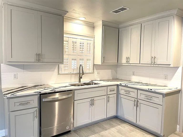 5131 Indigo St — Photo 3