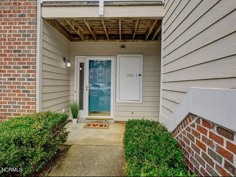 906 Litchfield Way #C — Photo 1