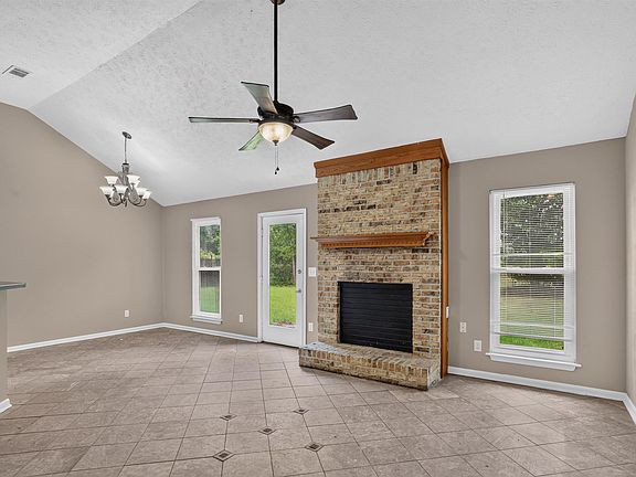 5th image of 7082 Lakeview Dr
