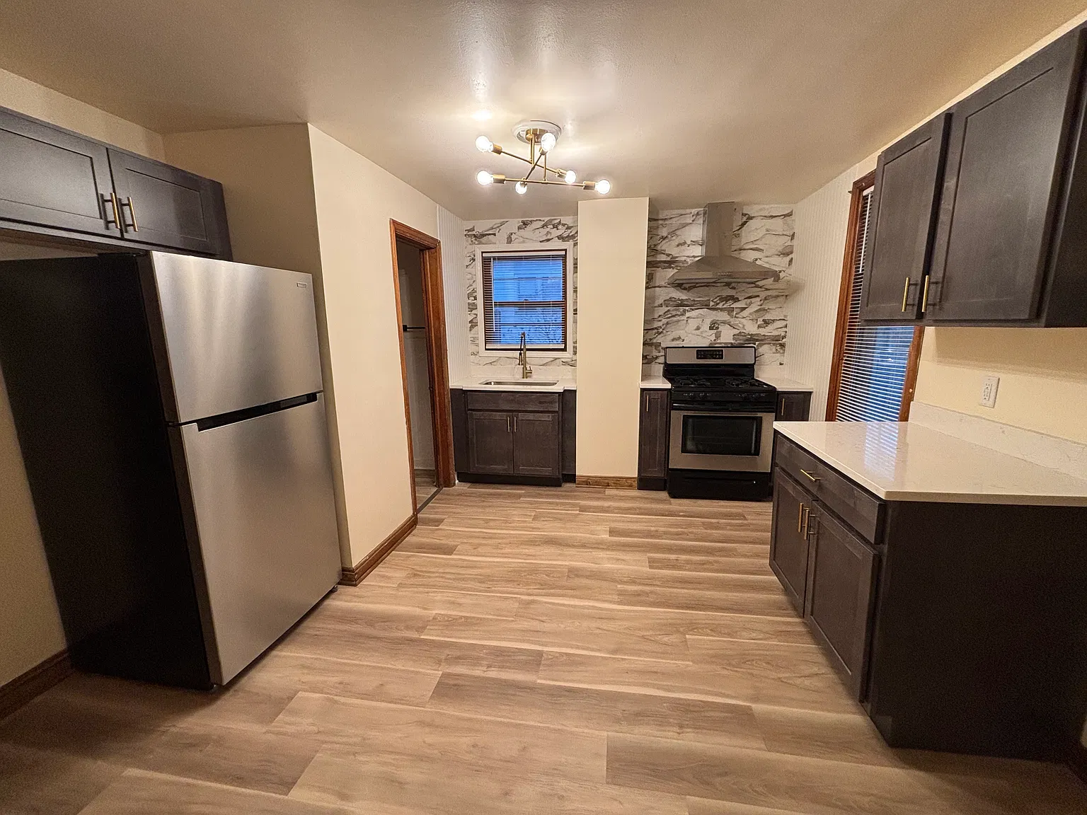 1 bed, 1000 sqft, $1,350 — Photo 1