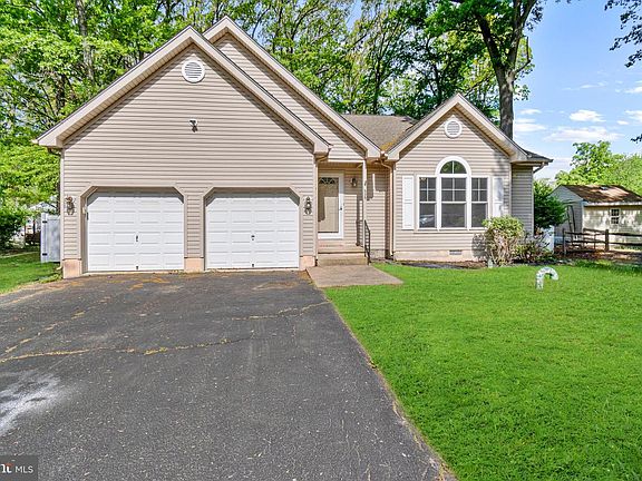 3rd image of 635 Davol Rd