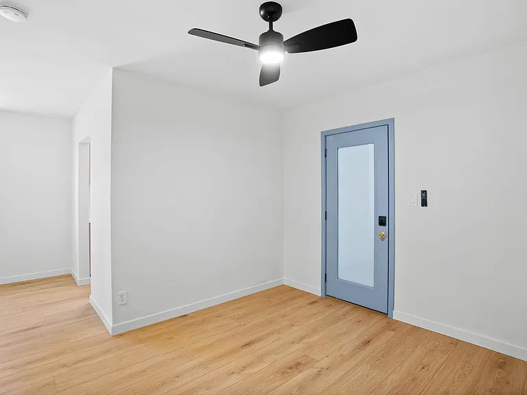 4451 Illinois St — Photo 12