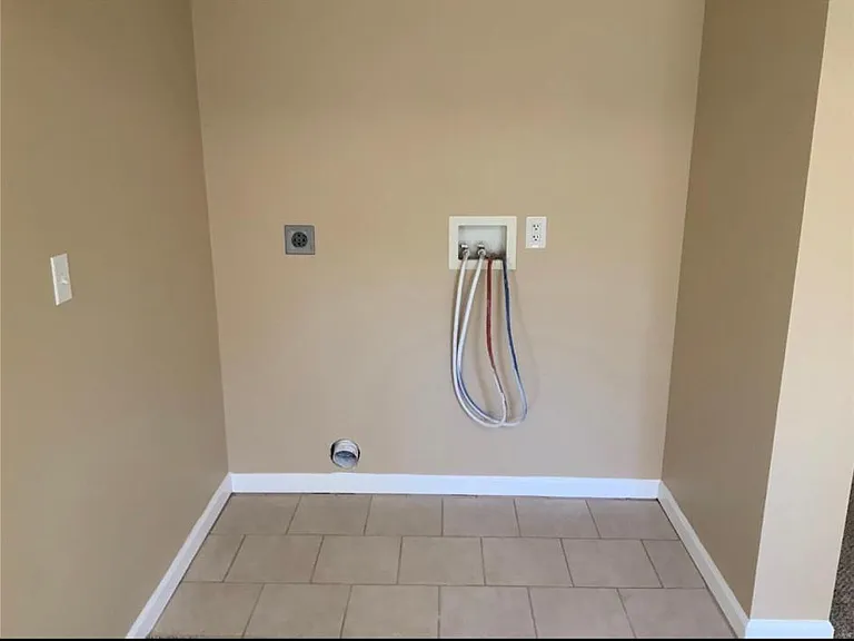 409 Omar Ct — Photo 18