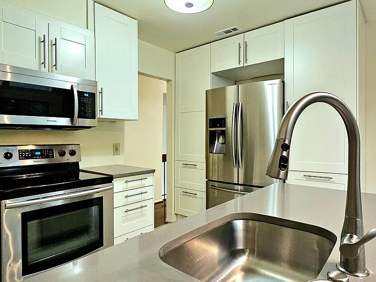 8729 Sheridan Farms Ct — Photo 12