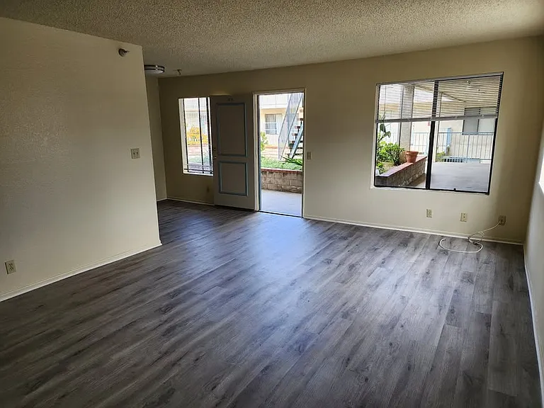 Villa Pacifica Apartments — Photo 9