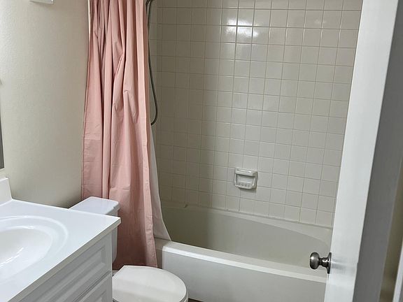 4th image of 140 Orchid Woods Ct APT 3C